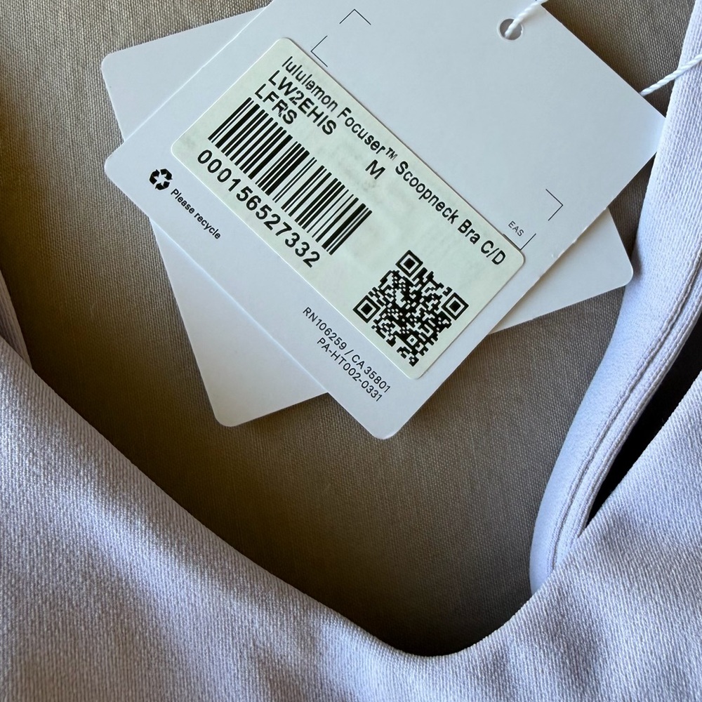 Lululemon Focuser Scoop-neck Bra Nulu light support C/D Cup - Picture 2 of 3